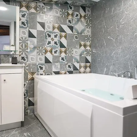 Kamaroporta Luxury *