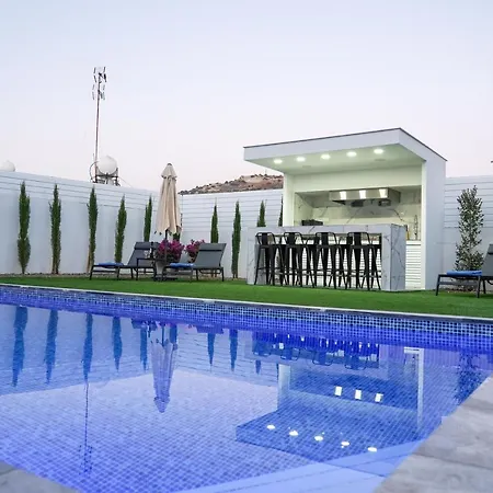 Aparthotel Kamaroporta Luxury