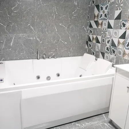 Ξενοδοχείο με διαμερίσματα Kamaroporta Luxury *